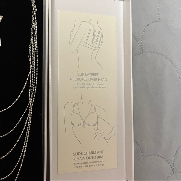 Victoria’s Secret Fashion Show set plus limited edition necklace with charm. NWT - Picture 15 of 16